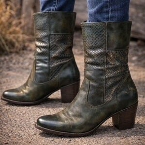 Elegant Western Olive  Leather Heeled Boots With Bright Scales Pattern